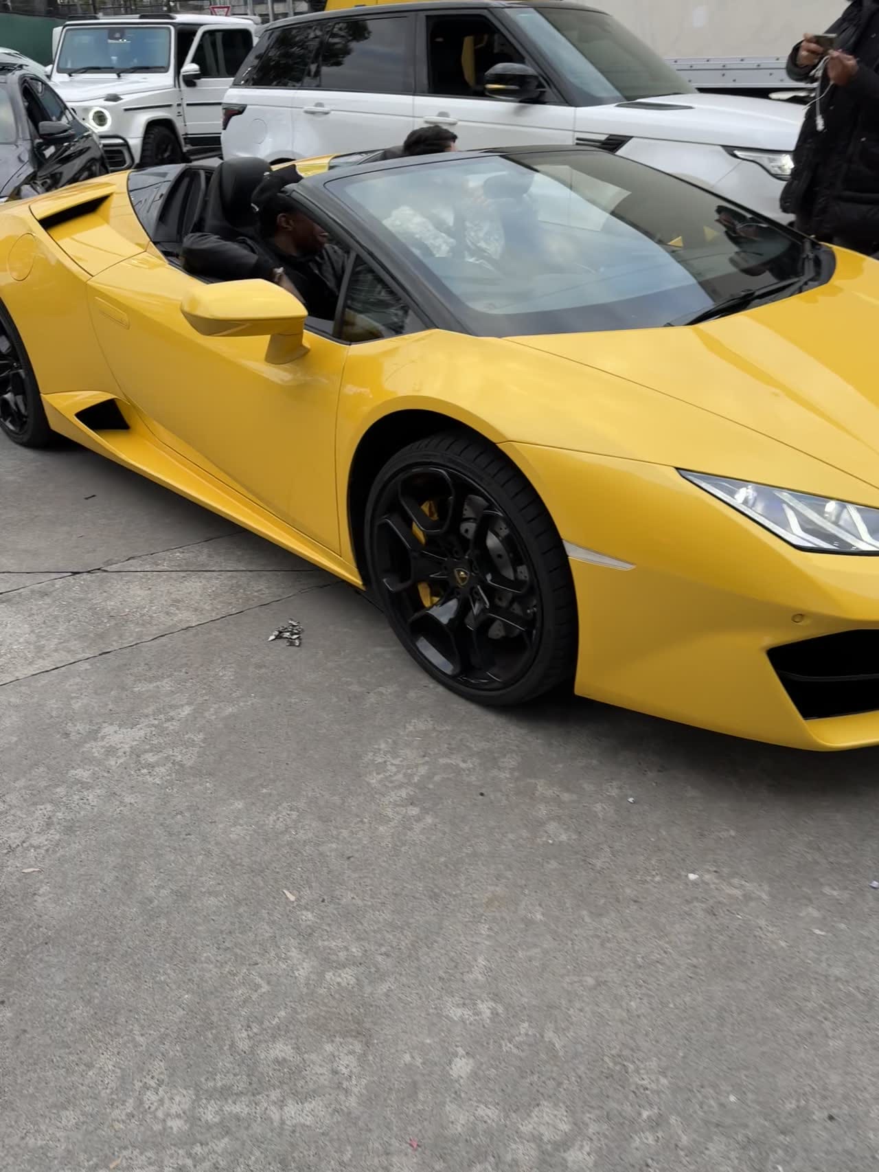 A Boogie wit da Hoodie, vehicle supplied by Ten Stars Cars
