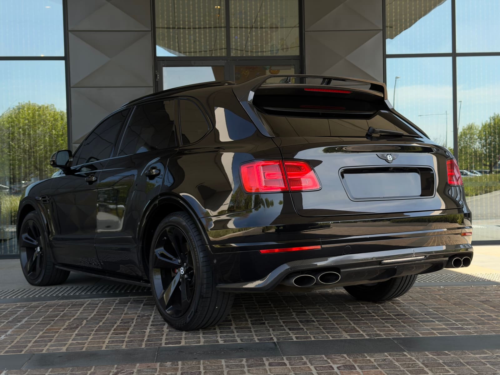 Black Bentley Bentayga V8 SUV hire car in Melbourne, photo 2