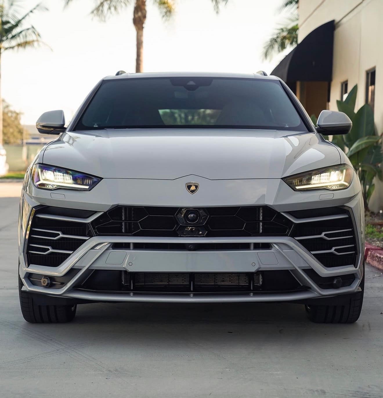 Grigio Hati Lamborghini Urus SUV hire car in Melbourne, photo 3