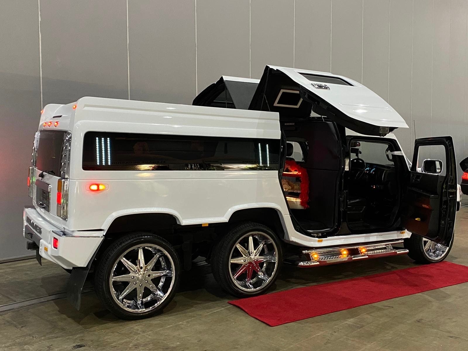 White Hummer H2 Limousine, 10 seater, Melbourne, photo 2